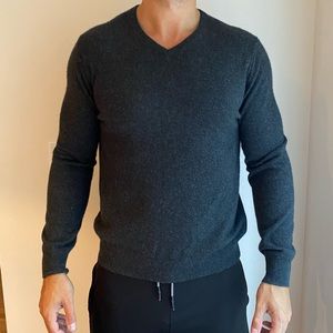 Tahari V Neck Cashmere Sweater in Grey